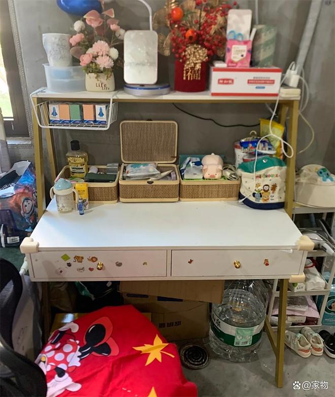 间”：不刷墙不铺砖直接住简陋却温馨新葡京博彩上海一户人家晒出“毛坯单(图2)