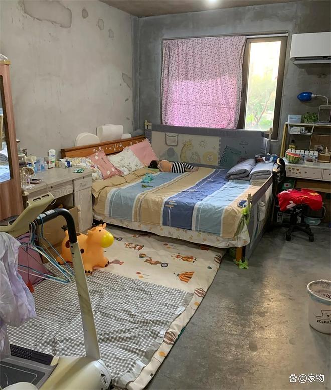 间”：不刷墙不铺砖直接住简陋却温馨新葡京博彩上海一户人家晒出“毛坯单(图5)