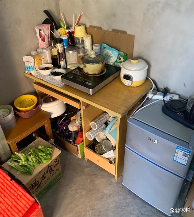 间”：不刷墙不铺砖直接住简陋却温馨新葡京博彩上海一户人家晒出“毛坯单(图4)