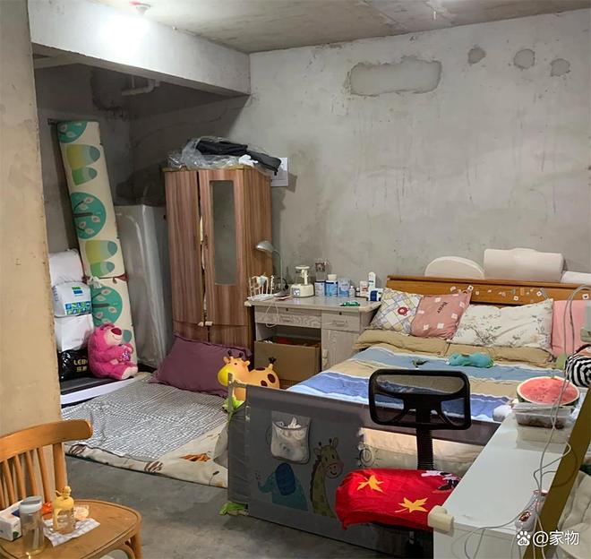 间”：不刷墙不铺砖直接住简陋却温馨新葡京博彩上海一户人家晒出“毛坯单(图3)