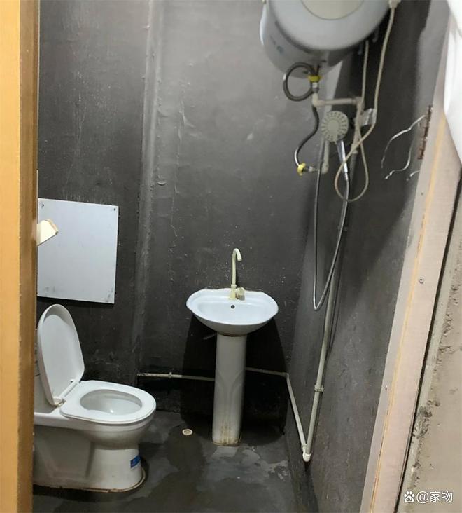 间”：不刷墙不铺砖直接住简陋却温馨新葡京博彩上海一户人家晒出“毛坯单(图11)