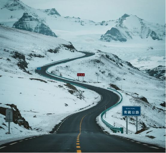 直奔青海催收队跟去懵了：这收不了啊澳门新葡京女子花8万买奔驰抵押车(图3)